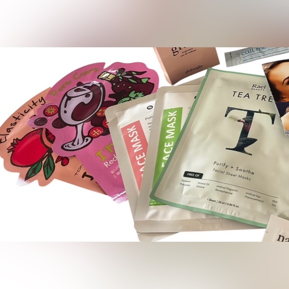 Ulta Beauty Makeup Snowflake Sweater Knit Bag w Sealed Items Extra Facial Masks - Picture 7 of 10